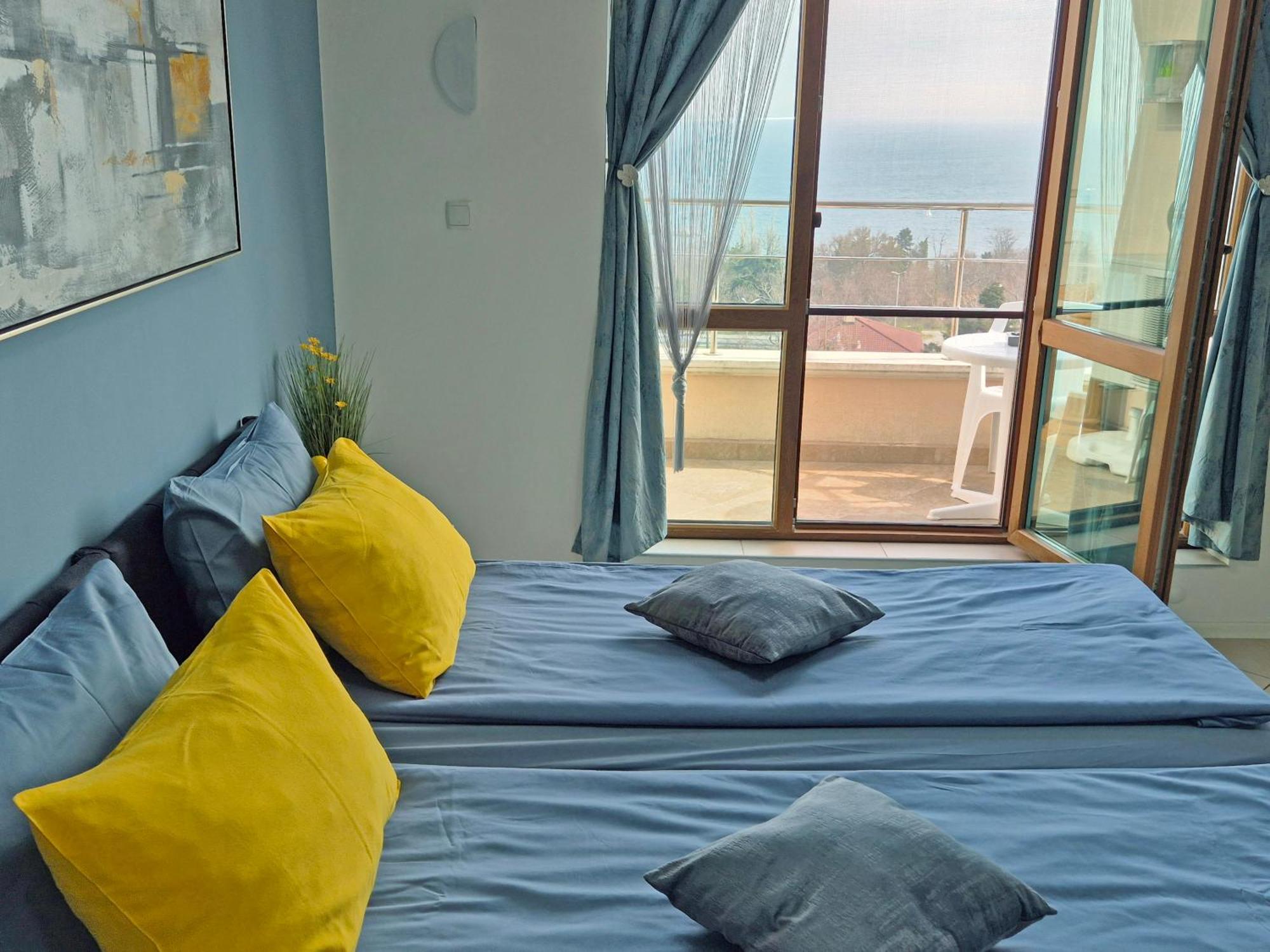 Black Sea Narcissus - Quiet Studio With Amazing Sea View Varna Exterior photo