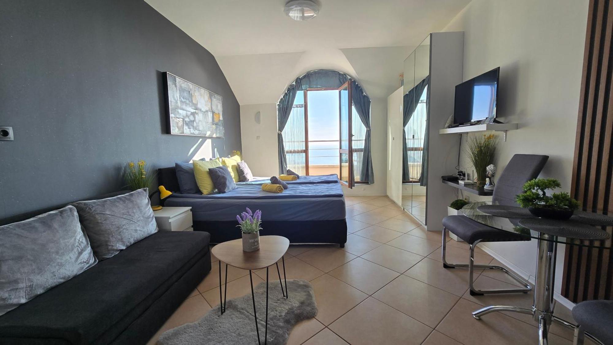 Black Sea Narcissus - Quiet Studio With Amazing Sea View Varna Exterior photo